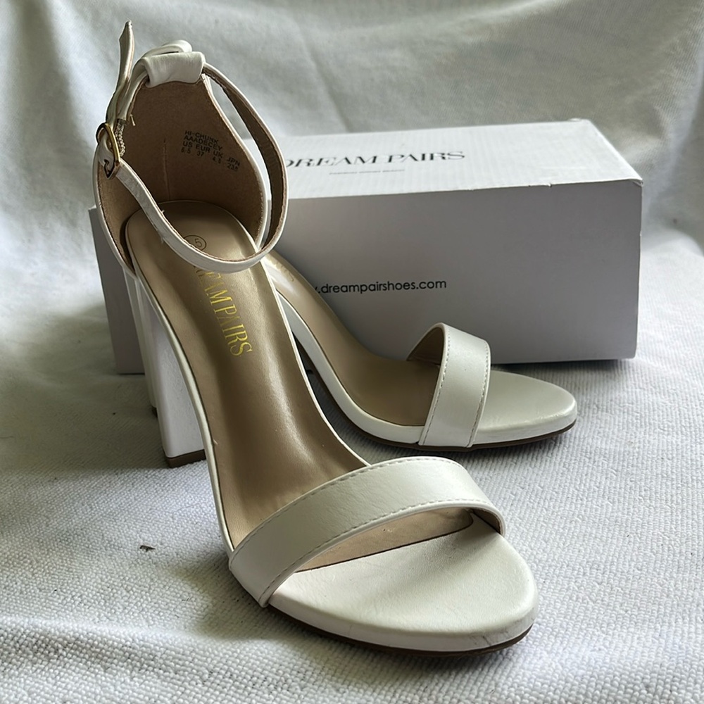 Dream Pairs Chunk Heel Nude Size 6.5
